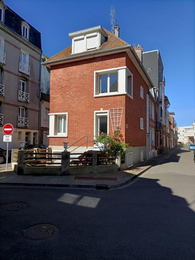 Appart en 1er étage à 120m de la mer Le Tréport Esterno foto